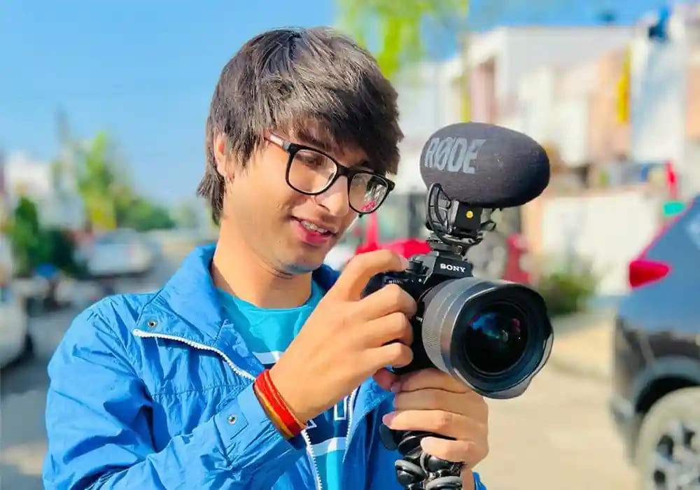 Sourav Joshi Net Worth 2025 : From Sketch Artist to YouTube Sensation 2 article 20231130714274552065000.jpg 2