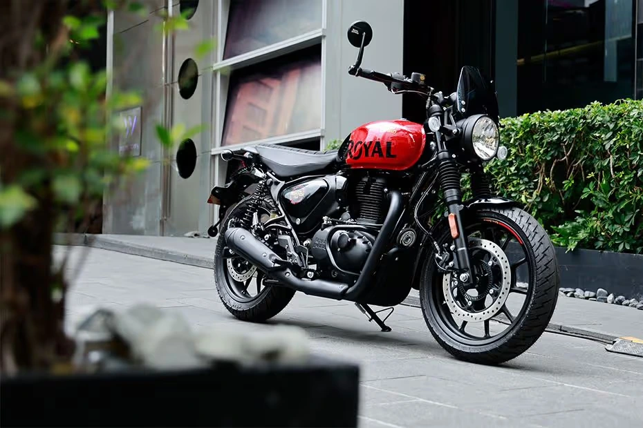 Royal Enfield Hunter 350 – Price, Specs, Features & FAQs (2024) 3 royal enfield hunter 350 slant rear view full image 648626.jpg